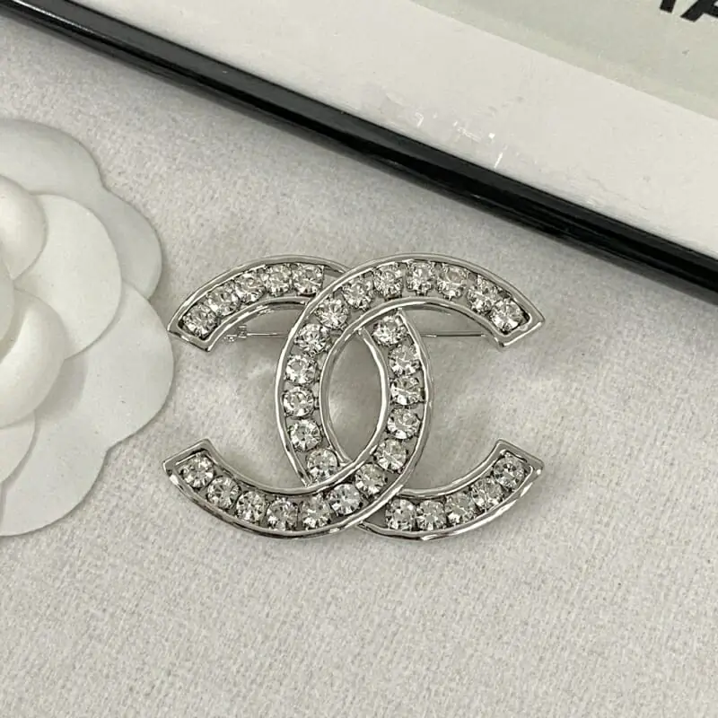 chanel brooches pour femme s_12347572